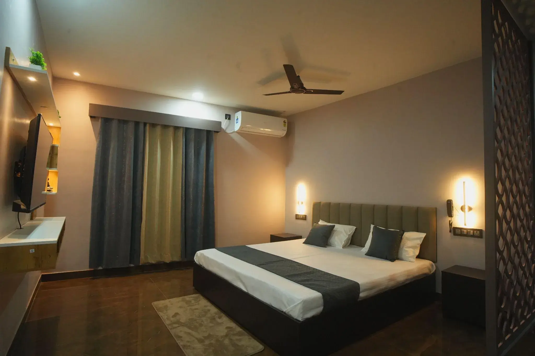 Deluxe Room at Kasa Courtyard