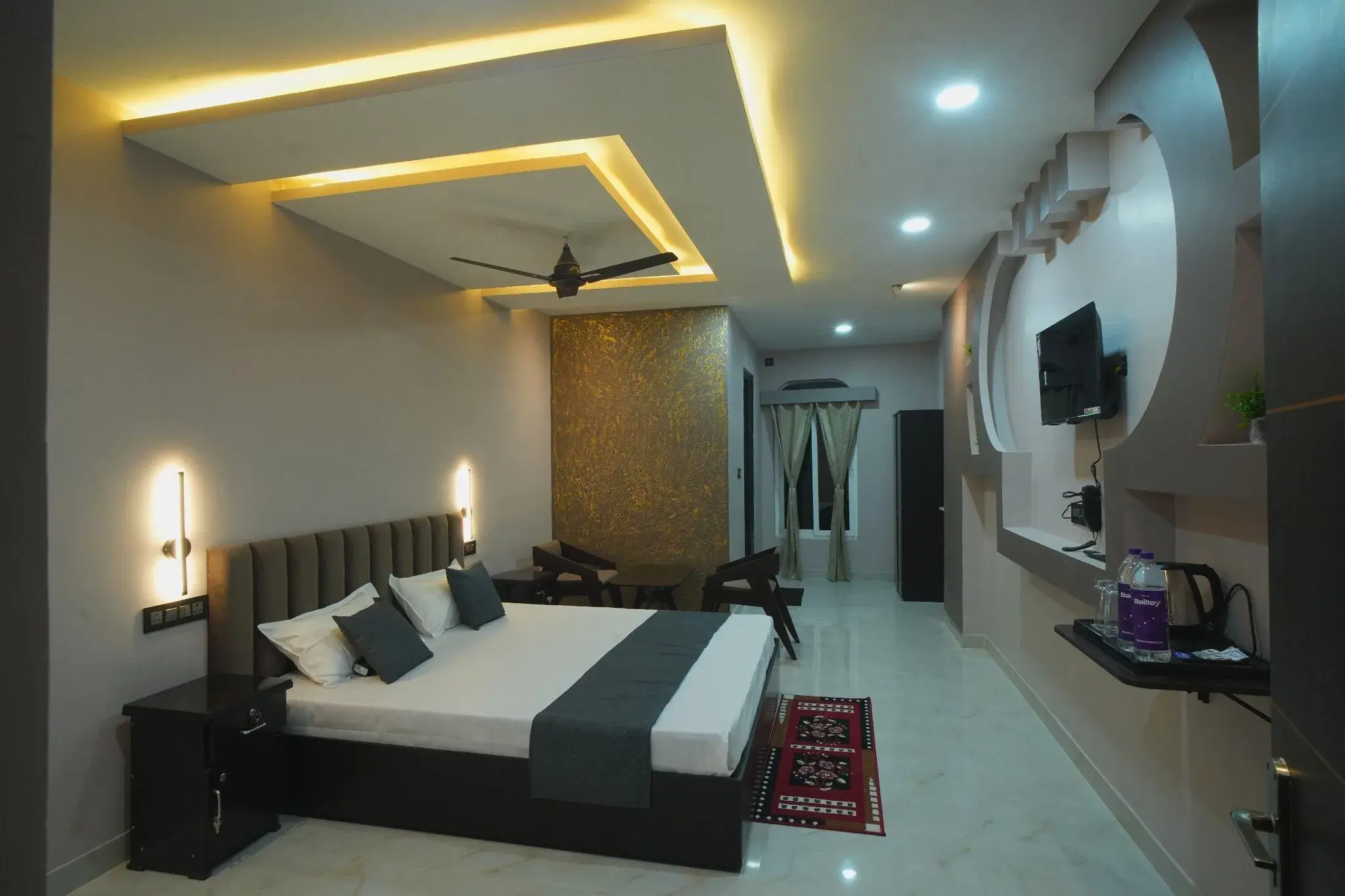 Suite at Kasa Courtyard